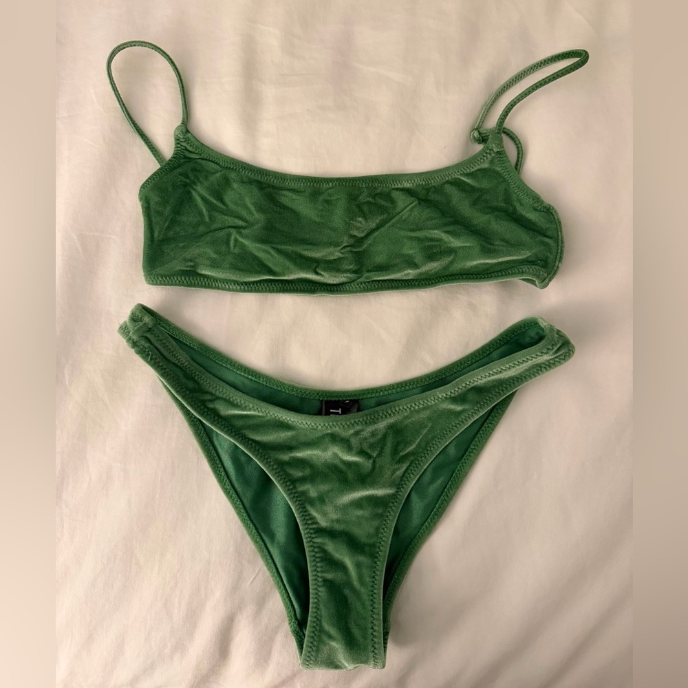 Triangl Bikini Set